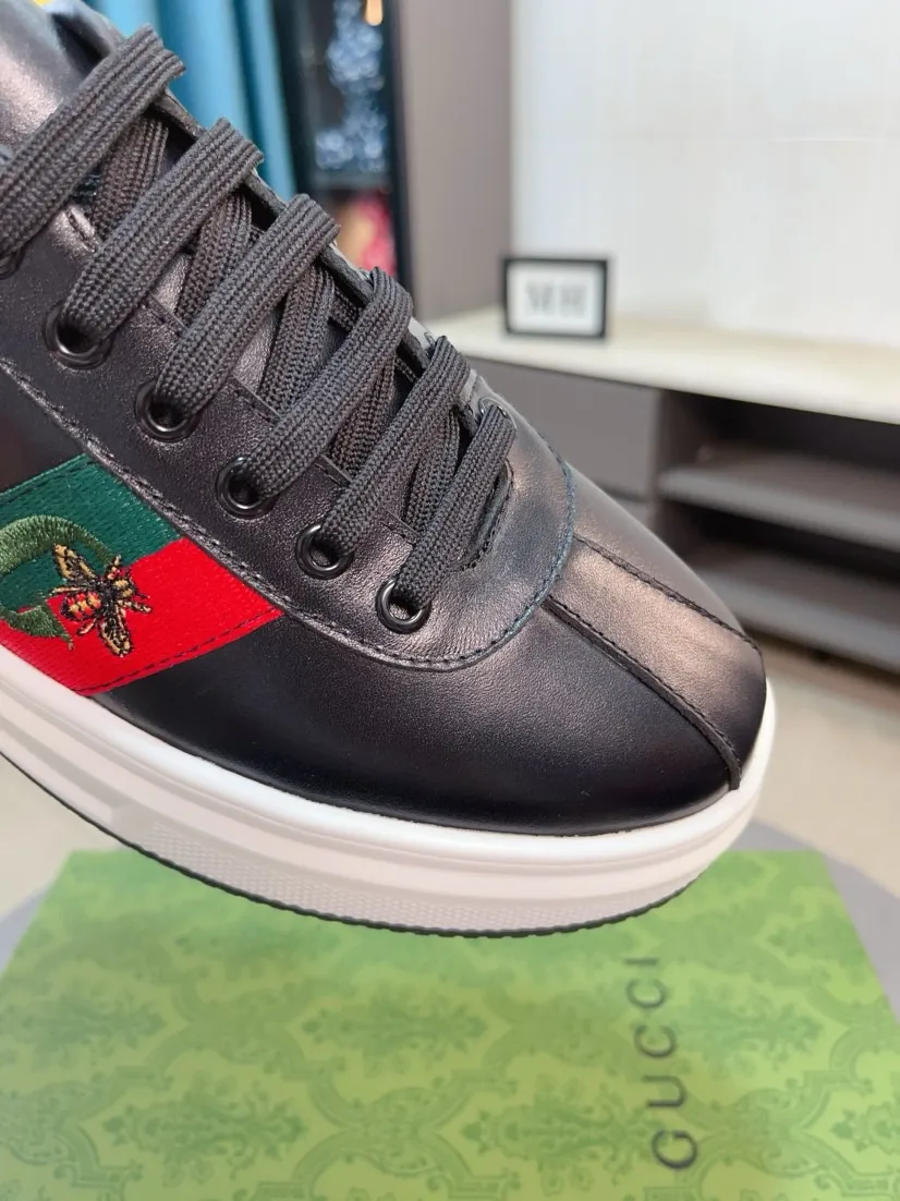 Factory price 420🌹🌹GUCCI [Gucci] New high-end brand of men's shoes, the latest fashionable casual men's shoes, trendy and versatile, relaxed and sporty style, uppers imported from Italy, first-layer cowhide, genuine leather lining and ultra-fine workmanship. Original personalized fashionable rubber wear-resistant outsole, light and comfortable on the foot, size 38-44
